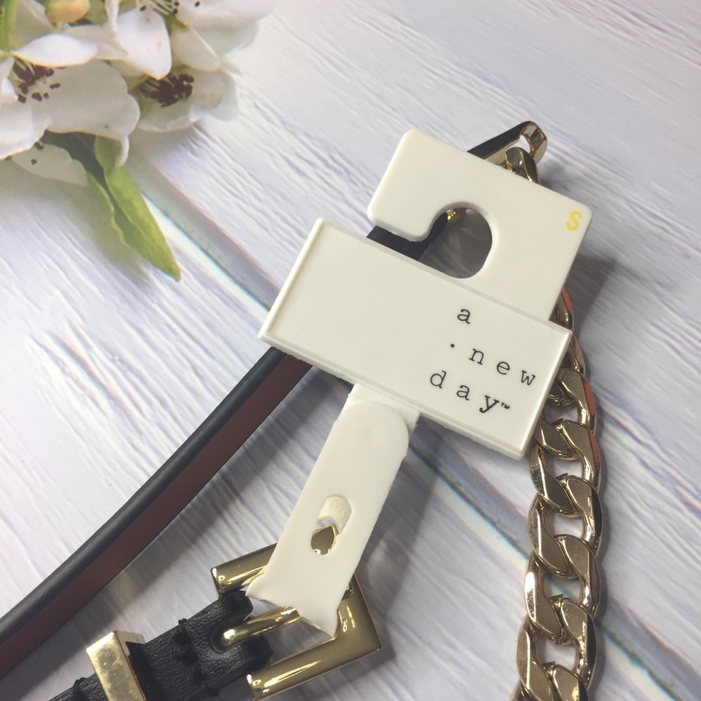 NWT Gold Chain Belt Faux Black Leather S M - Picture 3 of 6